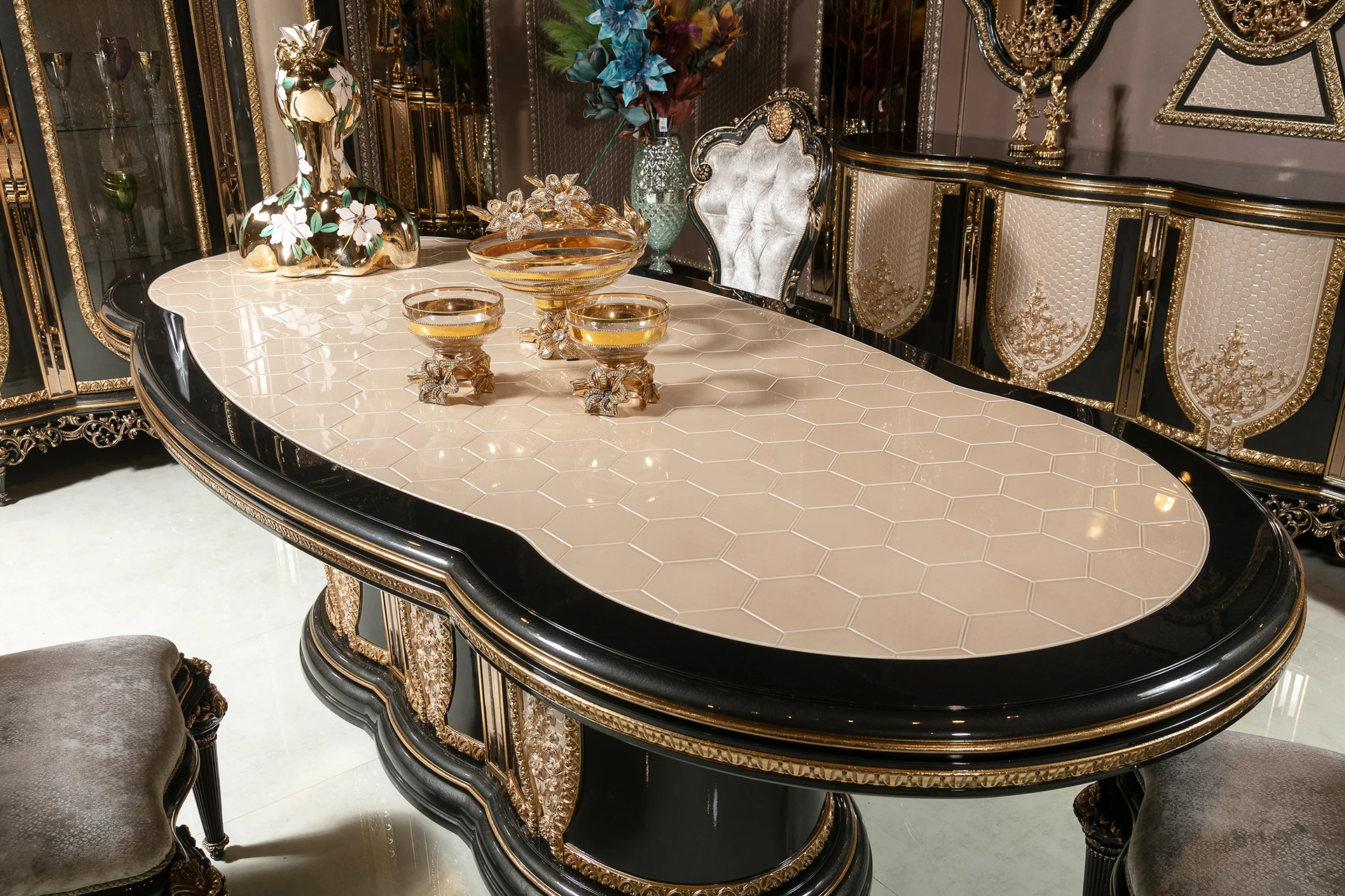 Lida Dining Room Table